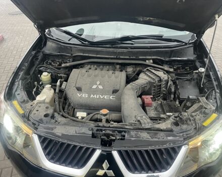 Чорний Міцубісі Аутлендер, об'ємом двигуна 3 л та пробігом 220 тис. км за 8300 $, фото 3 на Automoto.ua