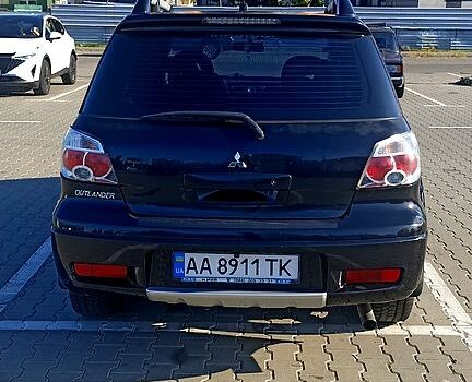 Чорний Міцубісі Аутлендер, об'ємом двигуна 2 л та пробігом 364 тис. км за 5900 $, фото 2 на Automoto.ua