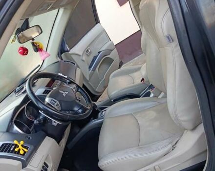 Черный Мицубиси Аутлендер, объемом двигателя 2.36 л и пробегом 203 тыс. км за 9200 $, фото 6 на Automoto.ua