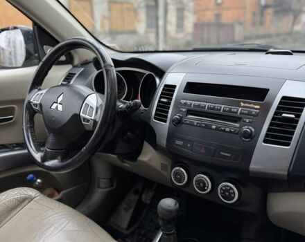 Черный Мицубиси Аутлендер, объемом двигателя 2 л и пробегом 377 тыс. км за 5200 $, фото 18 на Automoto.ua