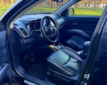 Чорний Міцубісі Аутлендер, об'ємом двигуна 2.4 л та пробігом 214 тис. км за 9800 $, фото 3 на Automoto.ua