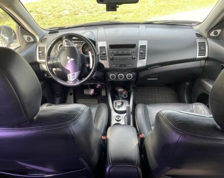 Черный Мицубиси Аутлендер, объемом двигателя 3 л и пробегом 225 тыс. км за 9700 $, фото 5 на Automoto.ua