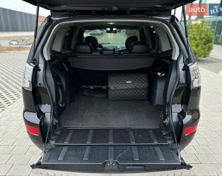 Черный Мицубиси Аутлендер, объемом двигателя 3 л и пробегом 248 тыс. км за 9800 $, фото 47 на Automoto.ua