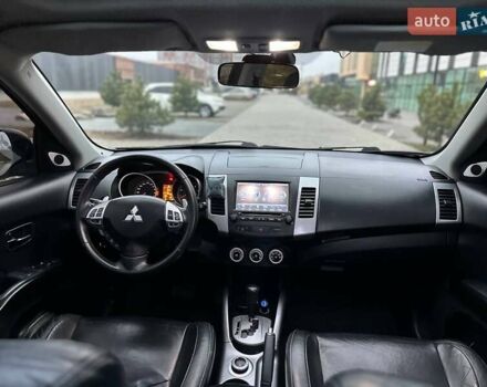 Черный Мицубиси Аутлендер, объемом двигателя 3 л и пробегом 248 тыс. км за 9800 $, фото 28 на Automoto.ua