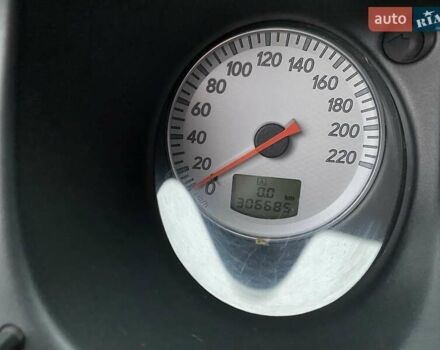 Черный Мицубиси Аутлендер, объемом двигателя 2 л и пробегом 306 тыс. км за 6500 $, фото 4 на Automoto.ua