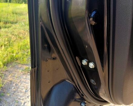 Чорний Міцубісі Аутлендер, об'ємом двигуна 2 л та пробігом 143 тис. км за 8200 $, фото 2 на Automoto.ua