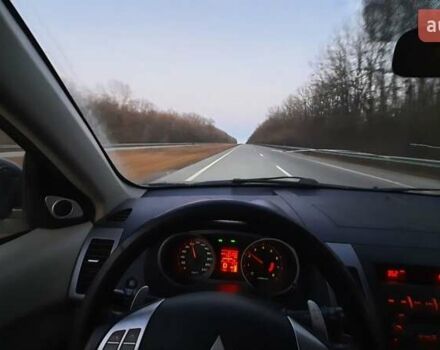 Черный Мицубиси Аутлендер, объемом двигателя 2.4 л и пробегом 228 тыс. км за 10400 $, фото 5 на Automoto.ua