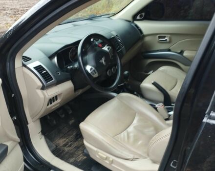 Черный Мицубиси Аутлендер, объемом двигателя 2 л и пробегом 242 тыс. км за 5500 $, фото 11 на Automoto.ua