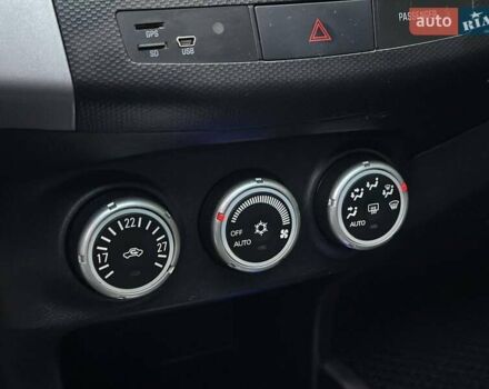 Черный Мицубиси Аутлендер, объемом двигателя 3 л и пробегом 248 тыс. км за 9800 $, фото 30 на Automoto.ua