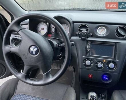 Черный Мицубиси Аутлендер, объемом двигателя 2 л и пробегом 306 тыс. км за 6500 $, фото 5 на Automoto.ua