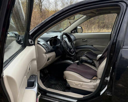 Черный Мицубиси Аутлендер, объемом двигателя 2.18 л и пробегом 233 тыс. км за 9600 $, фото 5 на Automoto.ua