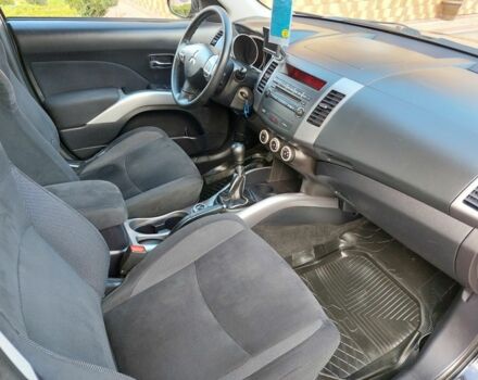 Черный Мицубиси Аутлендер, объемом двигателя 2 л и пробегом 249 тыс. км за 8750 $, фото 9 на Automoto.ua