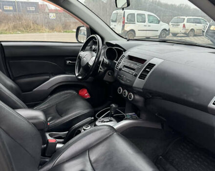 Черный Мицубиси Аутлендер, объемом двигателя 2.36 л и пробегом 120 тыс. км за 10100 $, фото 16 на Automoto.ua