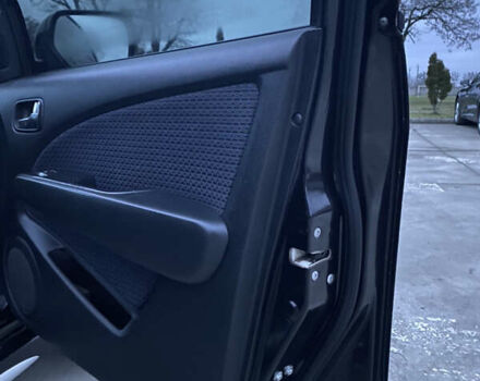 Чорний Міцубісі Аутлендер, об'ємом двигуна 2 л та пробігом 271 тис. км за 6799 $, фото 6 на Automoto.ua