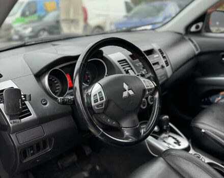 Черный Мицубиси Аутлендер, объемом двигателя 2.36 л и пробегом 120 тыс. км за 10100 $, фото 8 на Automoto.ua