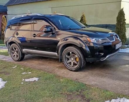 Черный Мицубиси Аутлендер, объемом двигателя 2.35 л и пробегом 245 тыс. км за 8000 $, фото 1 на Automoto.ua