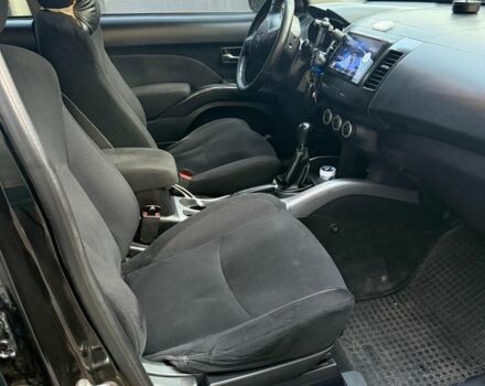 Черный Мицубиси Аутлендер, объемом двигателя 2.4 л и пробегом 369 тыс. км за 8500 $, фото 5 на Automoto.ua