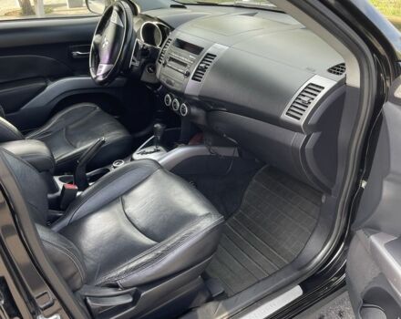 Черный Мицубиси Аутлендер, объемом двигателя 3 л и пробегом 225 тыс. км за 9700 $, фото 7 на Automoto.ua