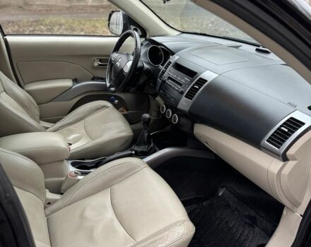 Черный Мицубиси Аутлендер, объемом двигателя 2 л и пробегом 377 тыс. км за 5200 $, фото 16 на Automoto.ua