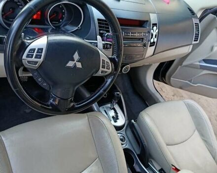 Черный Мицубиси Аутлендер, объемом двигателя 2.36 л и пробегом 203 тыс. км за 9200 $, фото 4 на Automoto.ua