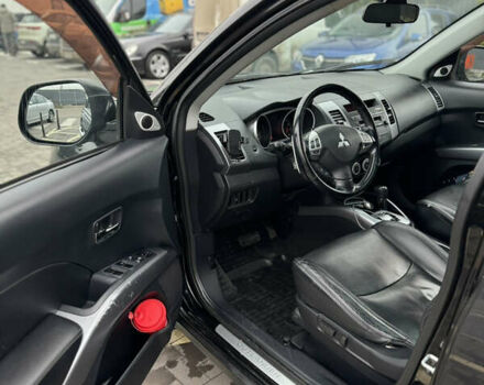 Черный Мицубиси Аутлендер, объемом двигателя 2.36 л и пробегом 120 тыс. км за 10100 $, фото 9 на Automoto.ua