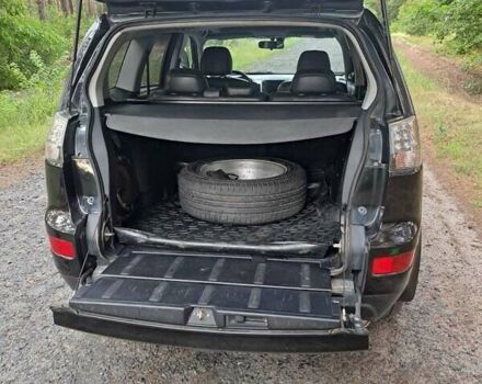 Черный Мицубиси Аутлендер, объемом двигателя 2.36 л и пробегом 245 тыс. км за 9200 $, фото 7 на Automoto.ua