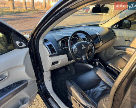 Чорний Міцубісі Аутлендер, об'ємом двигуна 3 л та пробігом 150 тис. км за 9499 $, фото 12 на Automoto.ua