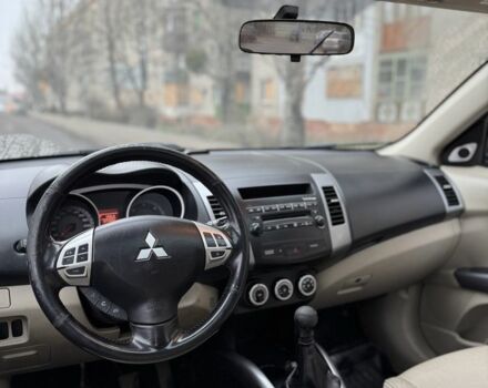 Черный Мицубиси Аутлендер, объемом двигателя 2 л и пробегом 377 тыс. км за 5200 $, фото 12 на Automoto.ua