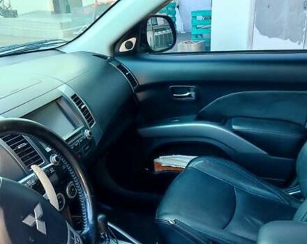 Черный Мицубиси Аутлендер, объемом двигателя 2.36 л и пробегом 246 тыс. км за 9700 $, фото 5 на Automoto.ua