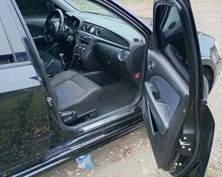 Черный Мицубиси Аутлендер, объемом двигателя 2 л и пробегом 209 тыс. км за 5700 $, фото 4 на Automoto.ua