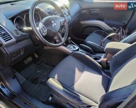 Міцубісі Аутлендер 2009 у Житомирі на Automoto.ua Чорний Міцубісі Аутлендер, об'ємом двигуна 2 л та пробігом 251 тис. км за 8400 $, фото 5 на Automoto.ua