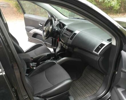 Чорний Міцубісі Аутлендер, об'ємом двигуна 2 л та пробігом 220 тис. км за 10700 $, фото 5 на Automoto.ua