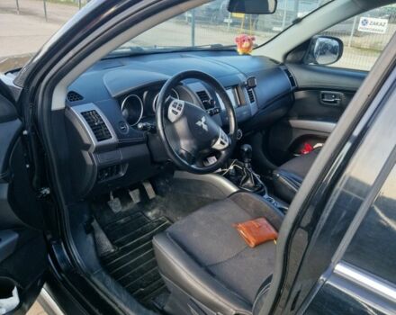 Чорний Міцубісі Аутлендер, об'ємом двигуна 2 л та пробігом 310 тис. км за 9800 $, фото 6 на Automoto.ua