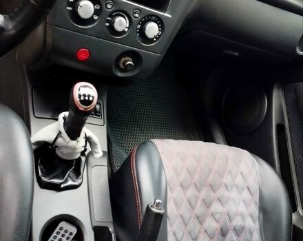 Черный Мицубиси Аутлендер, объемом двигателя 2 л и пробегом 280 тыс. км за 5800 $, фото 4 на Automoto.ua