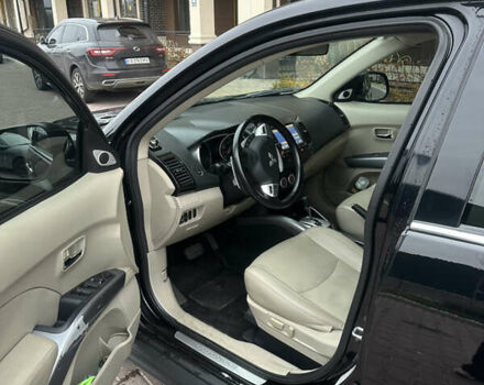 Черный Мицубиси Аутлендер, объемом двигателя 3 л и пробегом 260 тыс. км за 9500 $, фото 7 на Automoto.ua