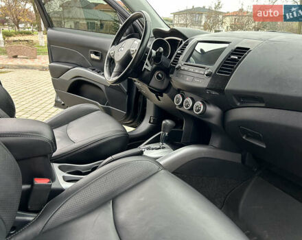 Черный Мицубиси Аутлендер, объемом двигателя 3 л и пробегом 77 тыс. км за 11800 $, фото 22 на Automoto.ua