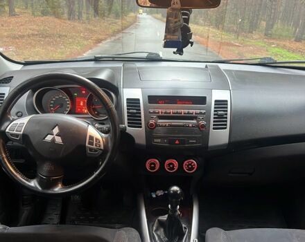 Черный Мицубиси Аутлендер, объемом двигателя 2 л и пробегом 280 тыс. км за 4500 $, фото 9 на Automoto.ua
