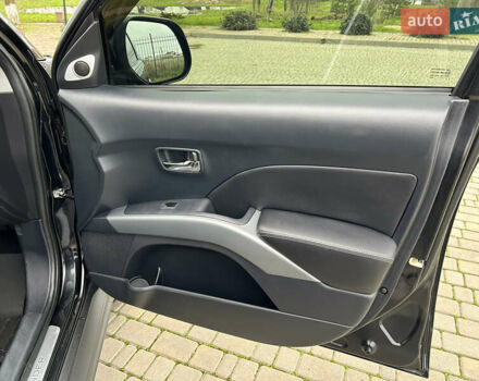 Черный Мицубиси Аутлендер, объемом двигателя 3 л и пробегом 77 тыс. км за 11800 $, фото 21 на Automoto.ua