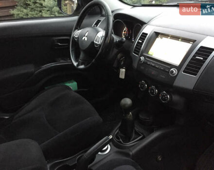 Черный Мицубиси Аутлендер, объемом двигателя 2.36 л и пробегом 315 тыс. км за 9700 $, фото 12 на Automoto.ua