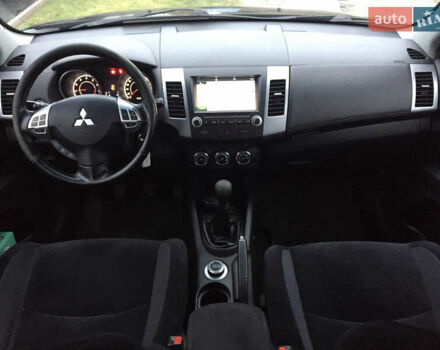 Черный Мицубиси Аутлендер, объемом двигателя 2.36 л и пробегом 315 тыс. км за 9700 $, фото 10 на Automoto.ua
