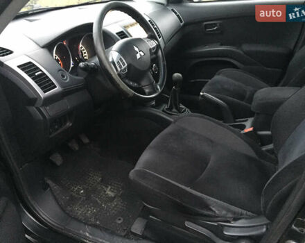 Черный Мицубиси Аутлендер, объемом двигателя 2.36 л и пробегом 315 тыс. км за 9700 $, фото 9 на Automoto.ua