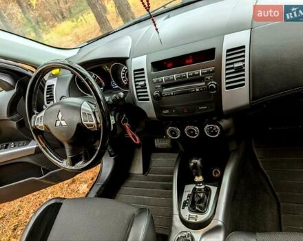 Чорний Міцубісі Аутлендер, об'ємом двигуна 2.18 л та пробігом 205 тис. км за 10200 $, фото 8 на Automoto.ua