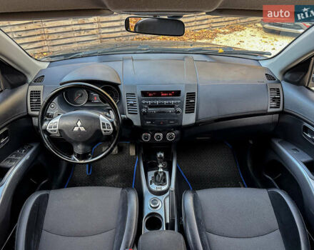 Черный Мицубиси Аутлендер, объемом двигателя 2.2 л и пробегом 226 тыс. км за 11500 $, фото 4 на Automoto.ua