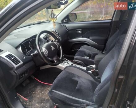 Черный Мицубиси Аутлендер, объемом двигателя 3 л и пробегом 240 тыс. км за 9500 $, фото 3 на Automoto.ua