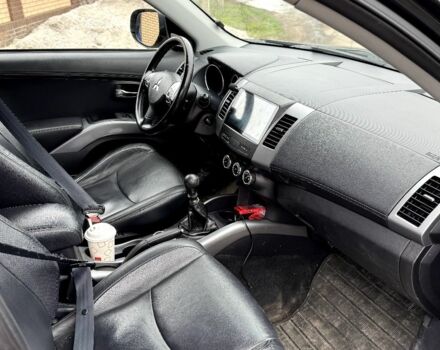 Черный Мицубиси Аутлендер, объемом двигателя 2 л и пробегом 300 тыс. км за 5500 $, фото 7 на Automoto.ua