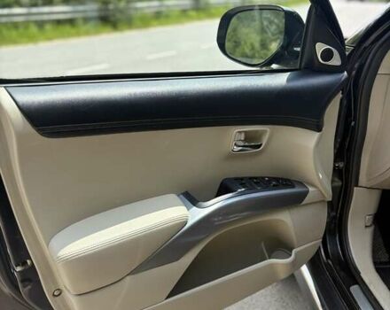 Черный Мицубиси Аутлендер, объемом двигателя 2.4 л и пробегом 275 тыс. км за 12000 $, фото 8 на Automoto.ua