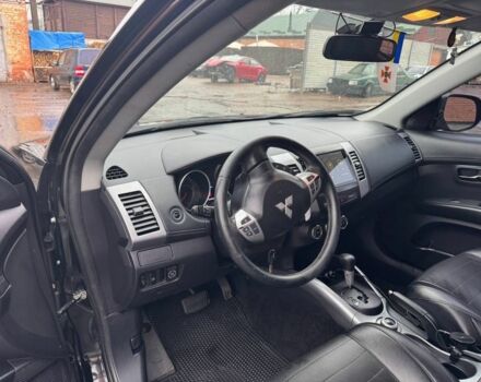 Черный Мицубиси Аутлендер, объемом двигателя 2.4 л и пробегом 305 тыс. км за 10000 $, фото 5 на Automoto.ua