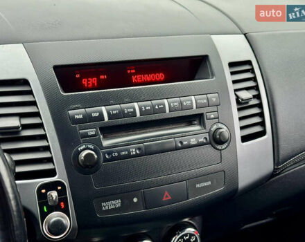 Чорний Міцубісі Аутлендер, об'ємом двигуна 2 л та пробігом 228 тис. км за 10550 $, фото 22 на Automoto.ua