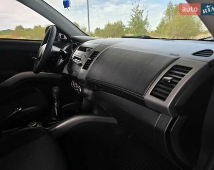 Мицубиси Аутлендер 2010 в Калуше на Automoto.ua Черный Мицубиси Аутлендер, объемом двигателя 1.97 л и пробегом 270 тыс. км за 11700 $, фото 33 на Automoto.ua