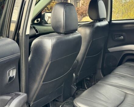 Черный Мицубиси Аутлендер, объемом двигателя 2 л и пробегом 300 тыс. км за 5500 $, фото 10 на Automoto.ua